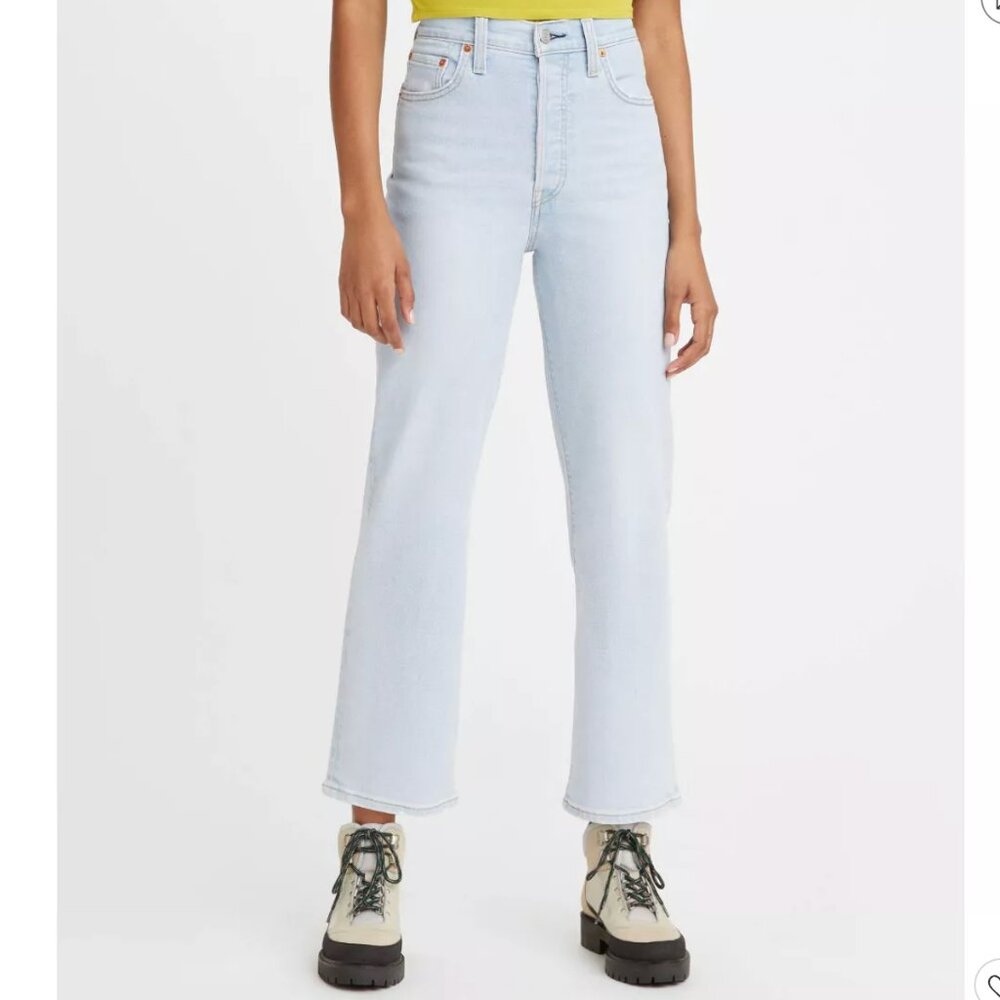Levi's Women's Ultra-High Rise Ribcage Straight Jeans, Size 25